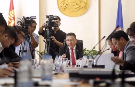 Гэр хорооллыг орон сууцжуулах төслийг татан буулгав