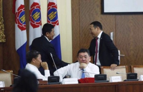 МАН амлалтаасаа ухарч эхэллээ