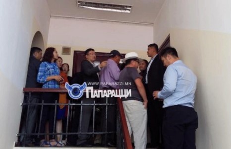  Н.Энхбаярыг дахин баривчлахаар намын байр руу нь халдлаа 