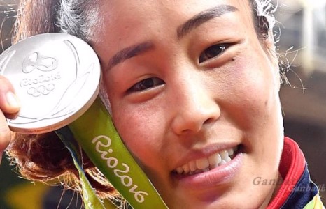 Д.Сумъяад Хуульзүйн яам гурван өрөө байр бэлэглэлээ