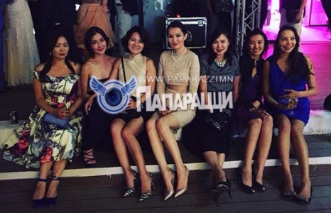 Н.Номтойбаярын ёсолсон гэргий Б.Мандхай ил гарч эхэллээ 