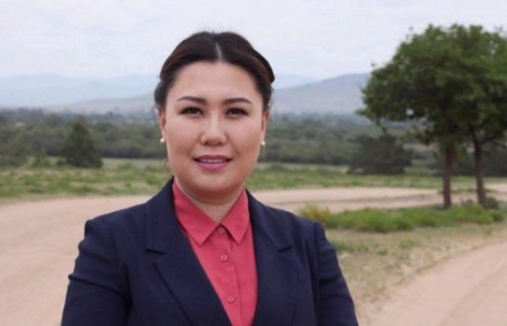 Улстөрд өвдөг шороодсон Г.Эрдэнэтунгалаг уран бүтээлийн ажилдаа оржээ 