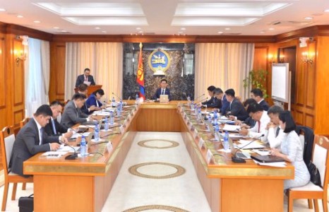 Агентлагийн даргаас Ерөнхийлөгч хүртэл албан тушаалтны цалинг 30 хувиар бууруулна