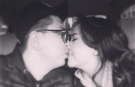 Жүжигчин О.Цэнгэл сүйн бөгж зүүж, дуучин Э.Мишээлтэй гэрлэхээр шийджээ