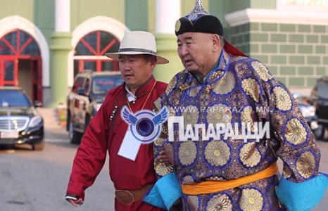 Д.Даваахүү уяач рекламны “мангас” болоод амжив 