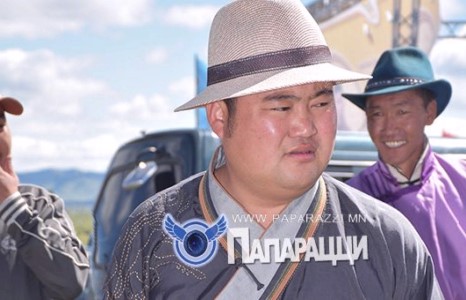 Хоолойн чадлаараа аархсан дуучин Э.Төрмандах 