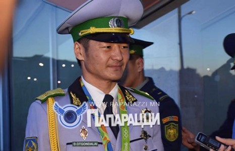 Риогийн олимпийн баатрууд эх орондоо ирлээ