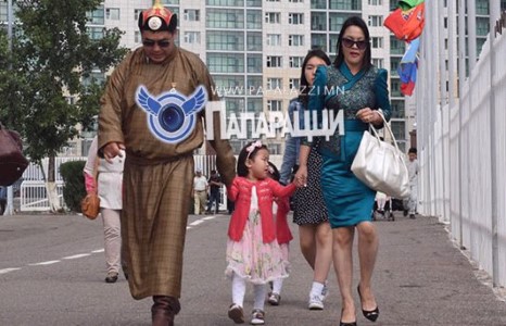  Заан цолыг гуйж биш гуядаж авсан Ц.Магалжав гэр бүлийнхэнтэйгээ 