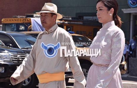 Давхар дээлтэй болсон Ж.Мөнхбат давхар харуултай болсон гэнэ үү 