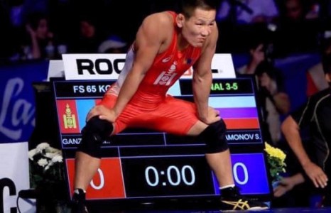 МУГТ Г.Мандахнаранг дуучин Т.Дэлгэрмөрөн тосно