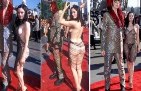 Улаан хивсний ёслол дээр бараг нүцгэн шахуу ирсэн 10 олны танил бүсгүйчүүд