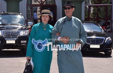 “Ногоон” өнгөнд “нугасгүй” эрхэм