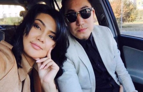  “Жүжигчин Хулан хэнтэй учир ургуулав”