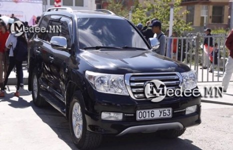 М.Энхболдын туслах Соната-7 голж, Ланд-200 автомашин албан хэрэгцээндээ гаргуулжээ