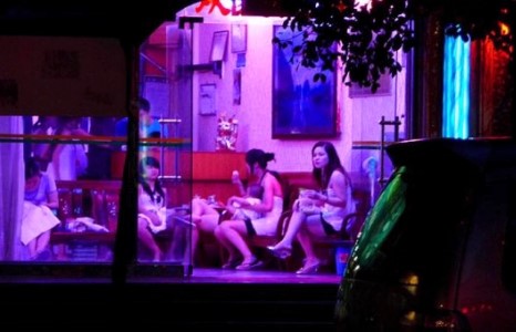 “Монгол охидыг минь худалдаалж байна”