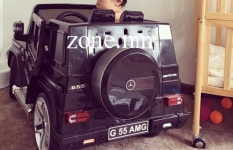 “Зодоонч” хоч зүүсэн Б.Амархүү, О.Ариунзул нарын хүү “G class” хөлөглөв