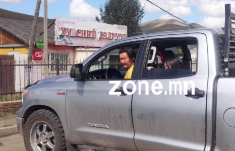 Дээл, морь хоёроосоо салах “дургүй” С.Жавхлан гишүүний нууц машин