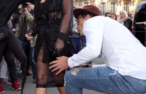 “Ким Кардашианы өгзөгийг үнсэх гэсэн ч чадсангүй дээ”