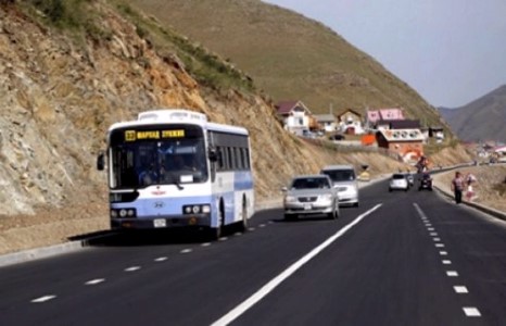 Зуслангийн нийтийн тээврийн үйлчилгээг зогсоолоо