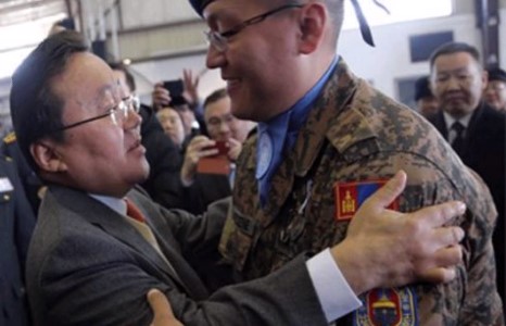 Чаддаг юм бол Ц.Элбэгдоржийн хүү шиг бай л даа