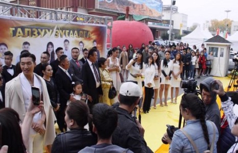 “Галзуу зугаалга” хийсэн залуус дэлгэцнээ  