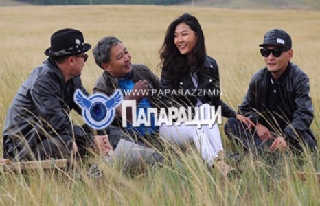 М.Зоригт Ice Top-ийн фэн охиныг ”эрхлүүлэв”