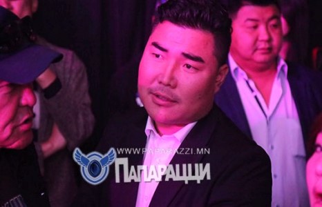  “Мөрөөдлийн театрынхан тайзны ард”