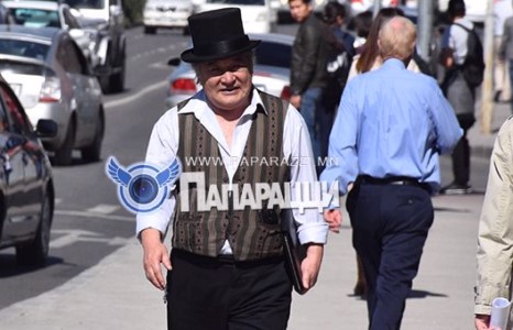 “Хөөрхөн малгайтай найруулагч” 