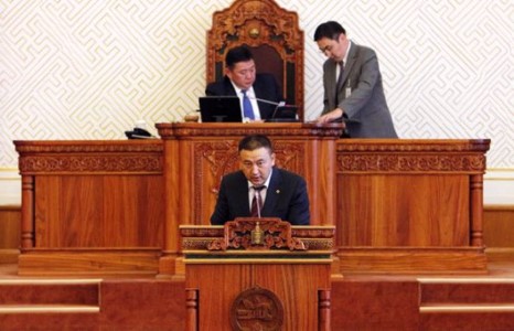 Гэнэт халагдсаны тэтгэмж, цалинг бууруулна