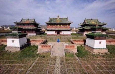 “Орхимж нөмрөөд охидыг хүчирхийлэгч”