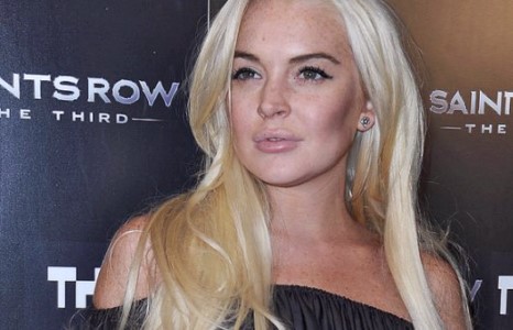 “Линдсей Лохан найз залуугаа ивээн тэтгэдэг”