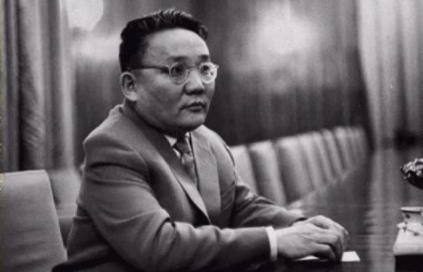 Ю.Цэдэнбал агсны цол тэмдгийг буцаан олголоо