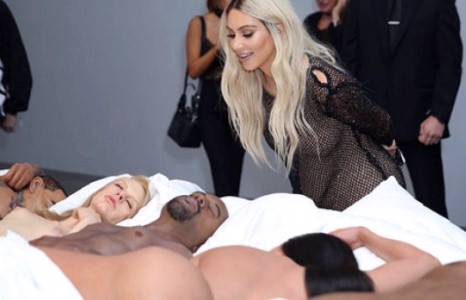 Америкийн алдартнууд хамтдаа нүцгэлжээ 