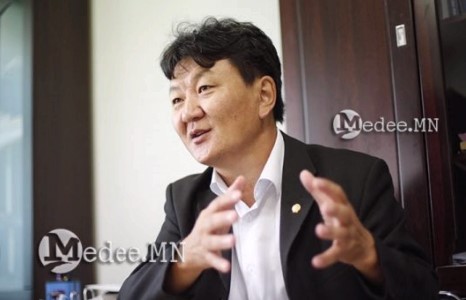 Д.Уламбаяр: Та нарын /Н.НОМТОЙБАЯР/ “үзүүлдэг хурууг” өөрсдөд чинь гаргамаар байна