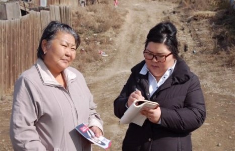 Энхболдын Хулан сонгогчдод мөнгө тараасан уу