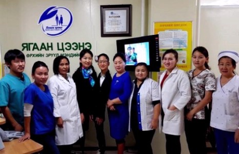 Хөдөлмөр нийгмийн хамгааллын сайд Н.Номтойбаярын санаачилгаар эмч нар үнэгүй үзлэг хийлээ