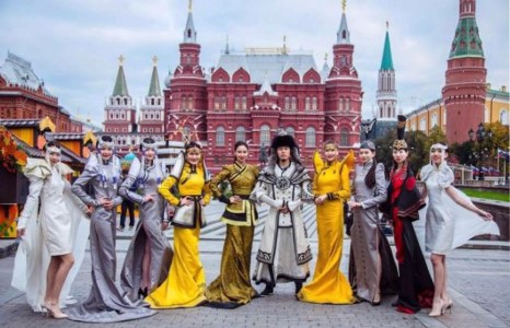 Үндэсний шилдэг загваруудаар гадныхныг бишрүүллээ