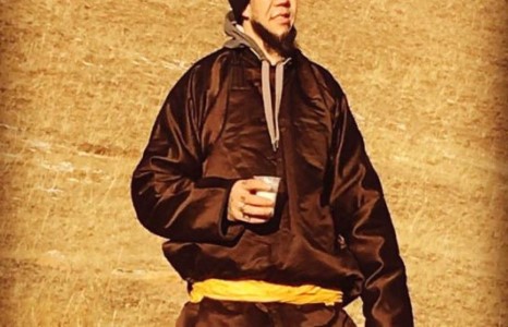 Gee хөвөнтэй дээлээ өмсөөд...