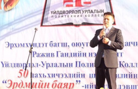 Мэргэжлийн Засгийн газар мэргэжилтэй ажилтнаас татгалзаж эхлэв