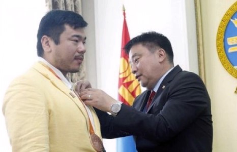 СУ БАТБОЛД ДАРГАА: ТАНЫГ 200 САЯААР ШОУДАЖ БАЙХАД ЧИНЬ 3 САРТАЙ НЯЛХ ХҮҮХЭД ХҮЙТЭН БАЙШИНД ӨВӨЛЖИХ НЬ