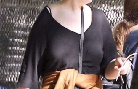 Дуучин Аделийн будаггүй төрх буюу амралтын өдрийн зугаалга