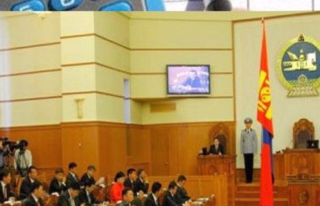 Танилц: Хадгаламжиндаа мөнгөтэй ч банкинд өртэй гишүүдийг хэн хэн буухиалав