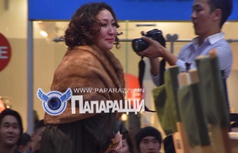 Жүжигчин Навчаа муу ээж гэдгээ нуусангүй