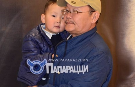 Улс төрийн тогоонд чанагдахыг хүссэн Төрийн соёрхолт Ц.Төмөрбаатар   