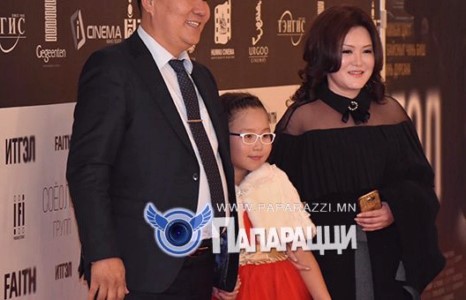 “Учиртай гурав”-ын Юндэн хөөрхөн гүнжээ хөтөлсөөр