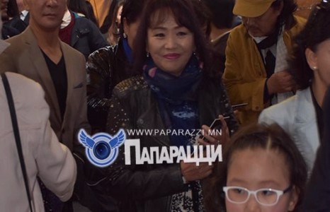 Жинсэн өмдөөр гангарсан “хэцүүхэн ангийн багш”