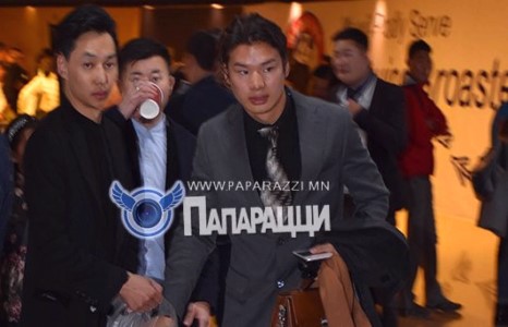 Шоуны менежерээр кофегоо бариулсан “бяцхан залуу”