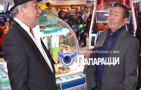 Янаг хоолойтой Ламбаа гэж....