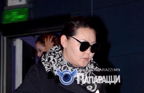 Жүжигчин Ундармаа анхны харцаар дурлажээ