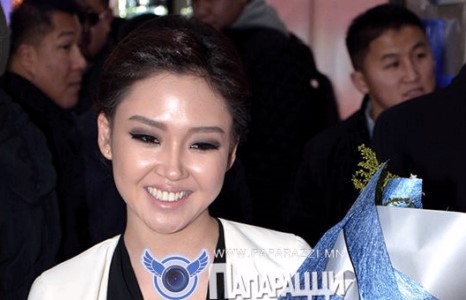 “Содура”-гаас татгалзсан жүжигчин Мишээл траншейнд оржээ 